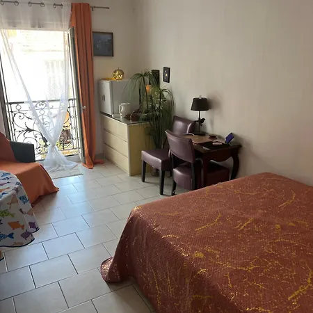 Private Near The Port Old Town 民宿 尼斯