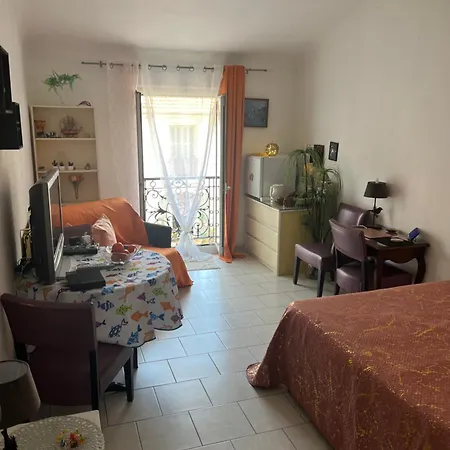 Private Near The Port Old Town 民宿